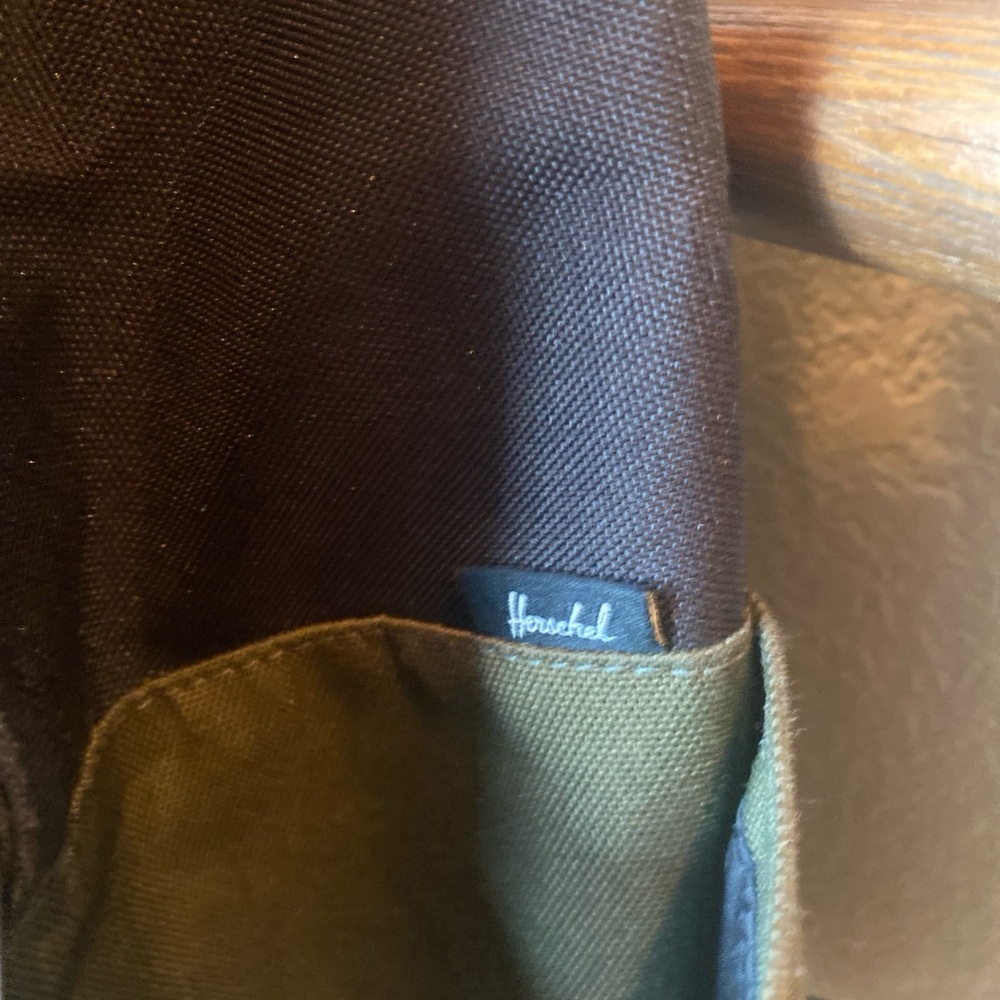 Herschel Classic XL 600D Poly - Black/Ivy Green/Light Grey Crosshatch - Picture 3 of 11